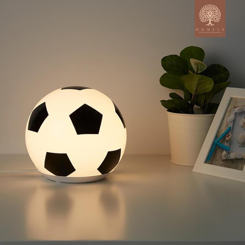 ÄNGARNA LAMPE DE TABLE À LED, MOTIF BALLON DE FOOT - Homely
