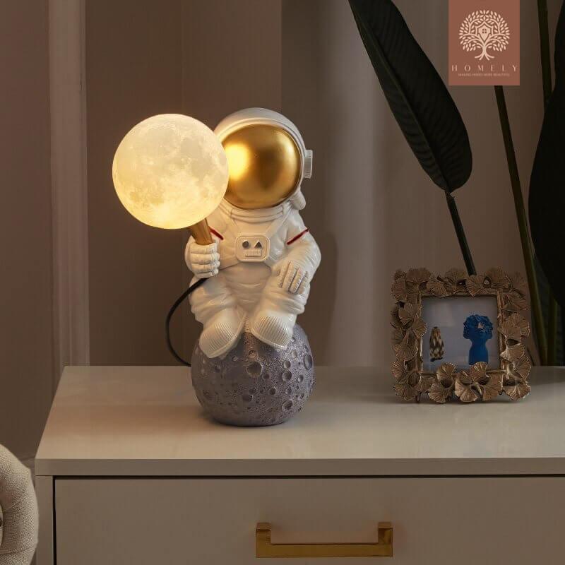 LAMPE DE TABLE ASTRONAUTE APOLLO - Homely