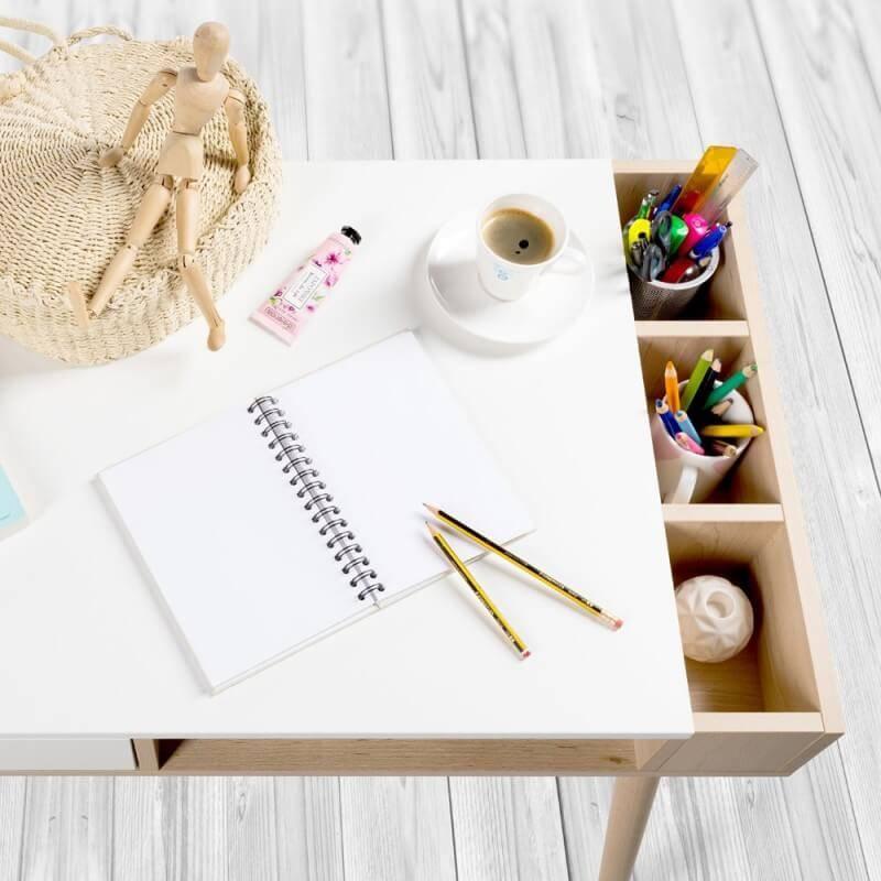 Bureau enfant scandinave Helga avec nombreux rangements - Homely