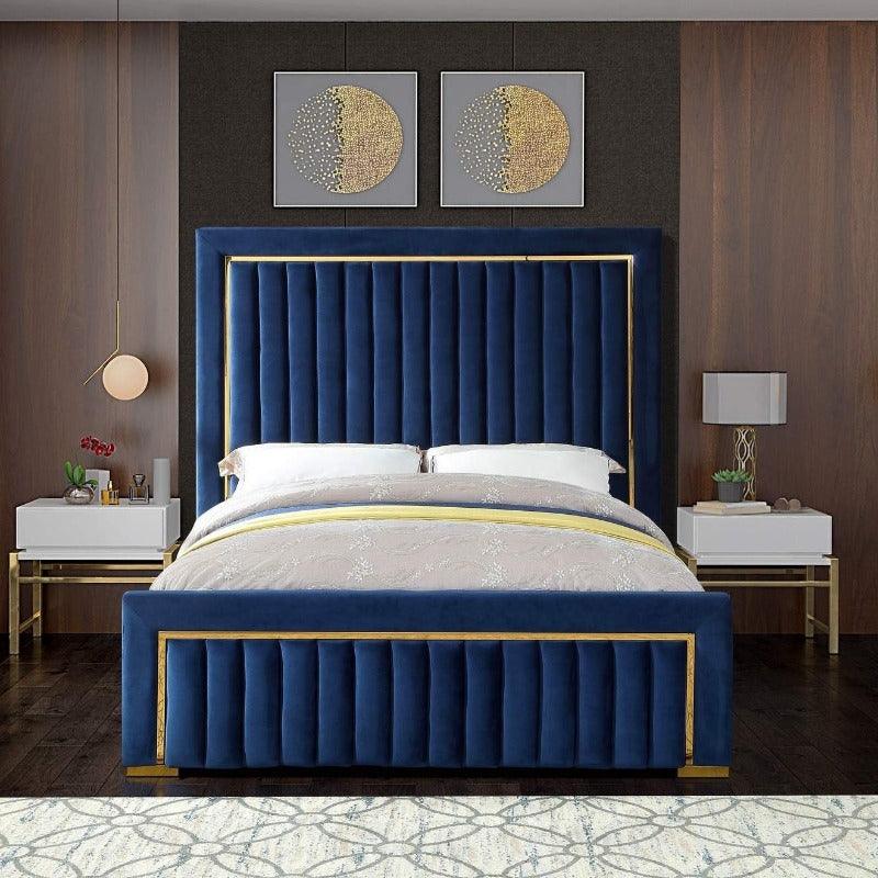 Lit double en tissu capitonné à tête haute avec garniture dorée - Homely